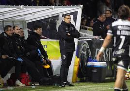 Daniel Llàcer dirige al equipo frente al Villarreal CF