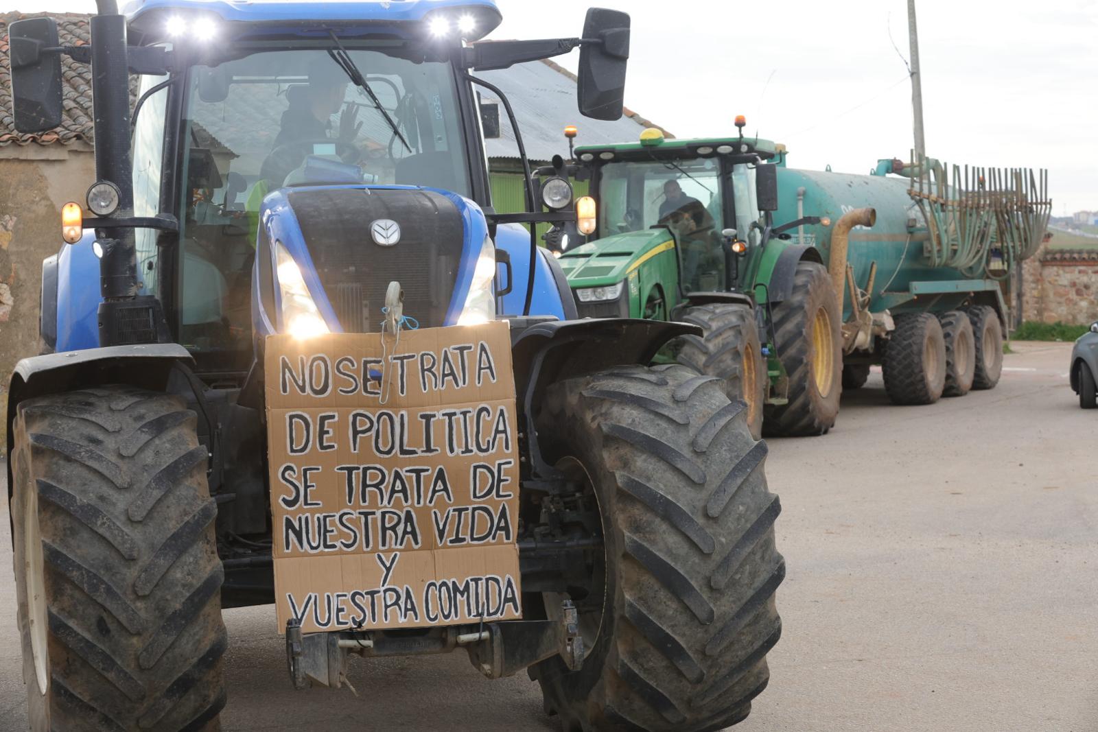 Las pancartas más destacadas de la tractorada en Salamanca