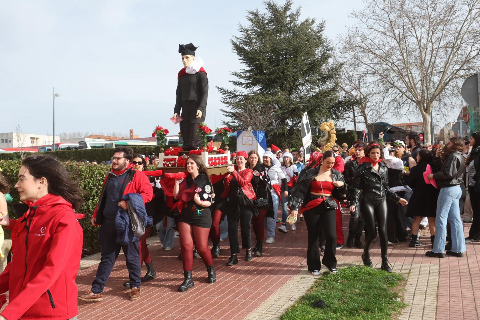 Derecho disfruta de una multitudinaria procesión del Codex