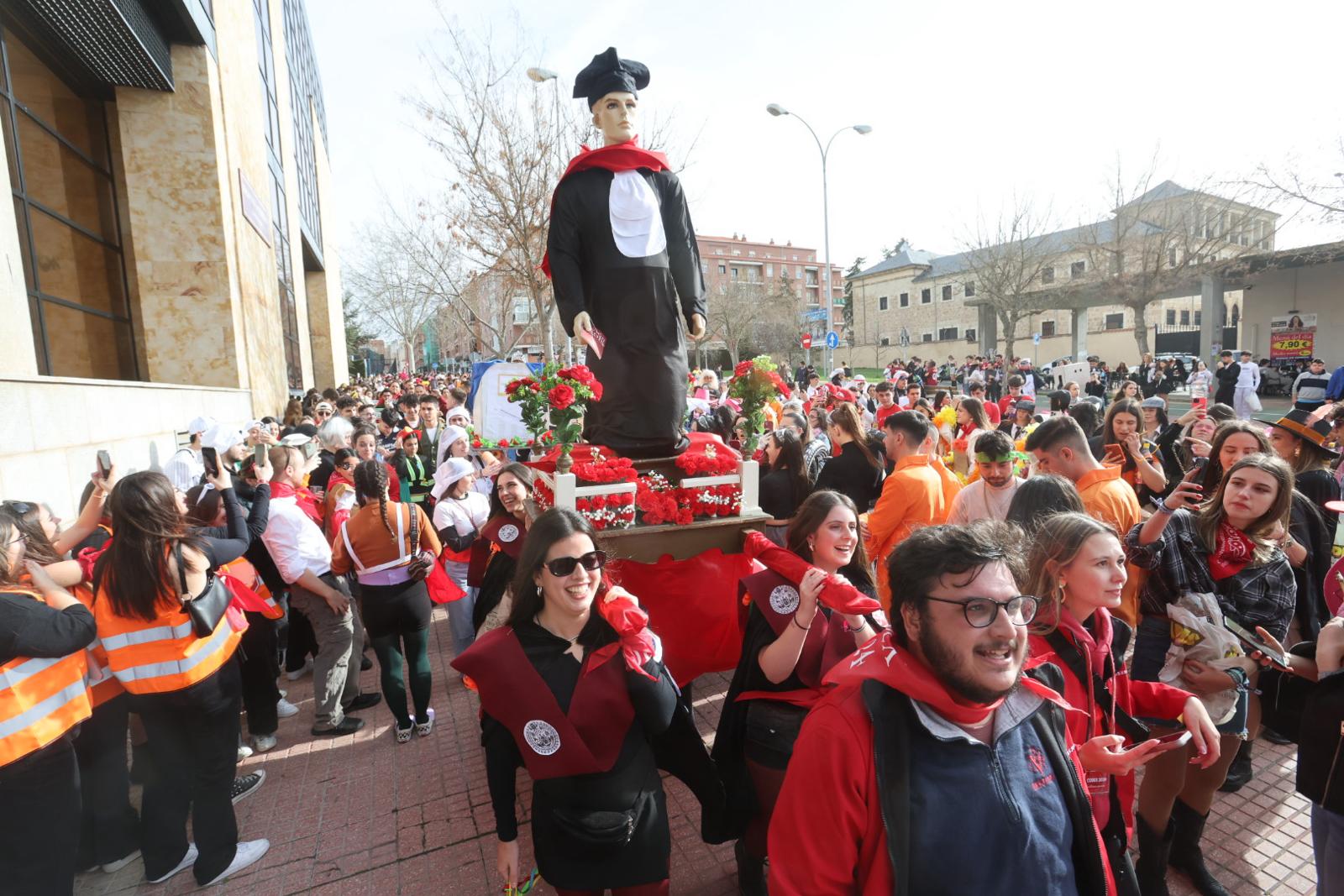 Derecho disfruta de una multitudinaria procesión del Codex