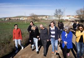 La Diputación de Salamanca y la Usal visitan las acciones del programa de Voluntariado Juvenil 'Crisol de Caminos'.