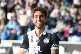 Álvaro Gómez, jugador de Unionistas, celebra su gol frente al Fuenlabrada