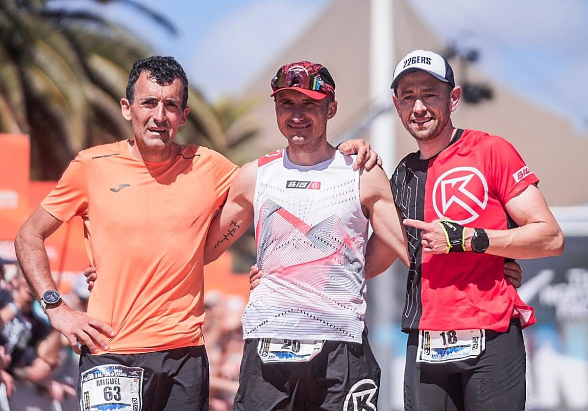 Miguel Heras, a la izquierda, segundo en la Transgrancanaria.