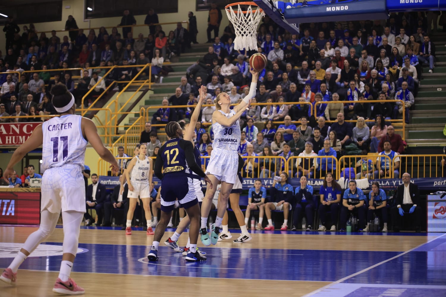 Un soberbio Würzburg brilla en la noche europea