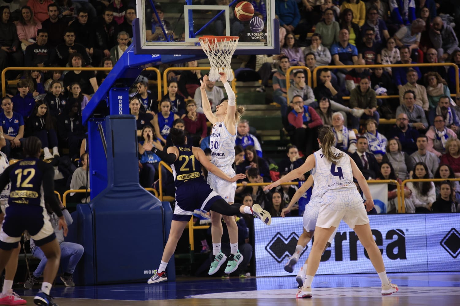 Un soberbio Würzburg brilla en la noche europea
