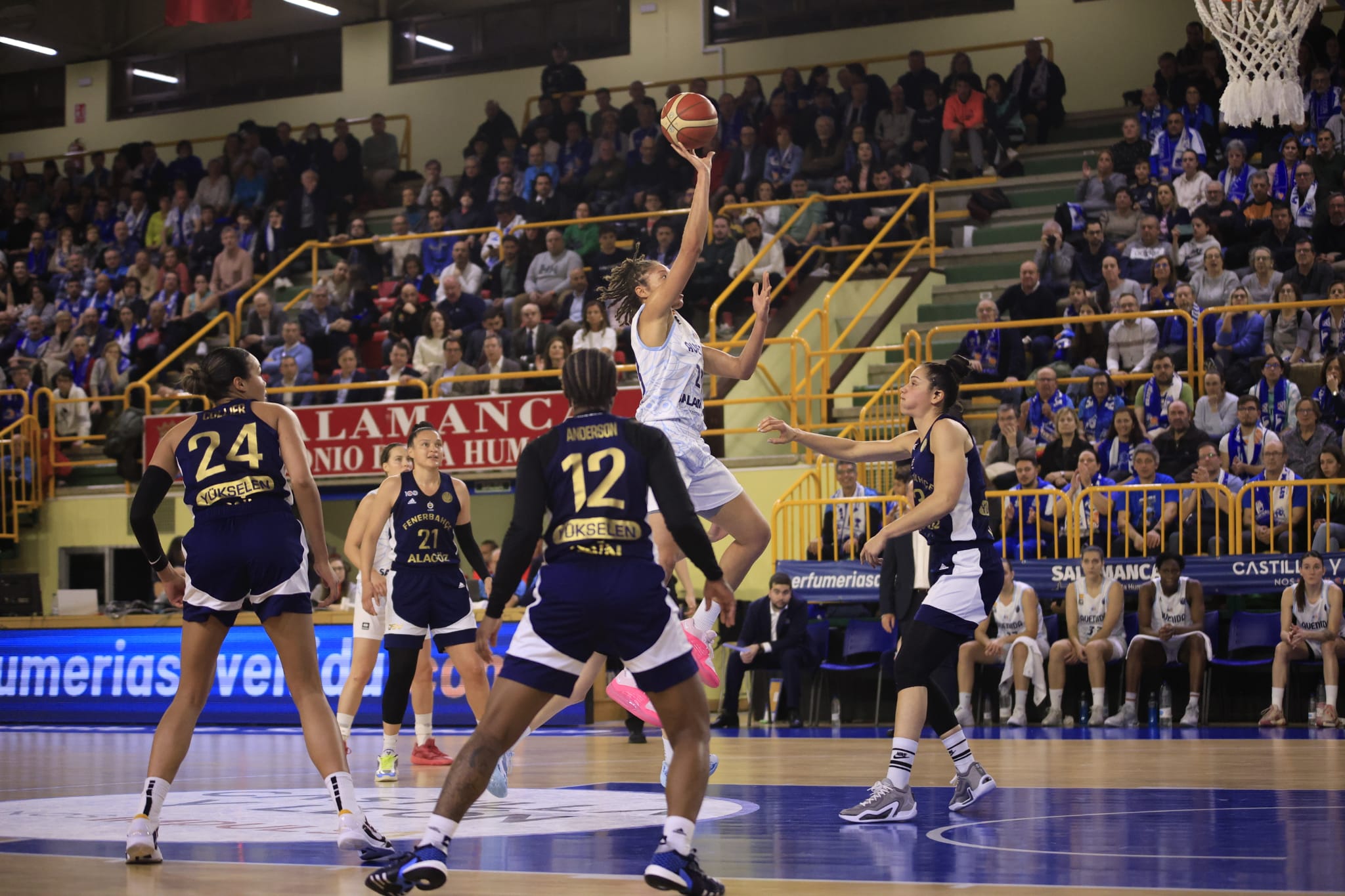 Un soberbio Würzburg brilla en la noche europea