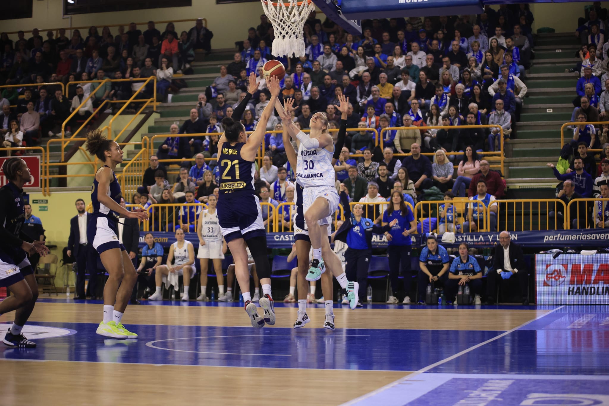 Un soberbio Würzburg brilla en la noche europea