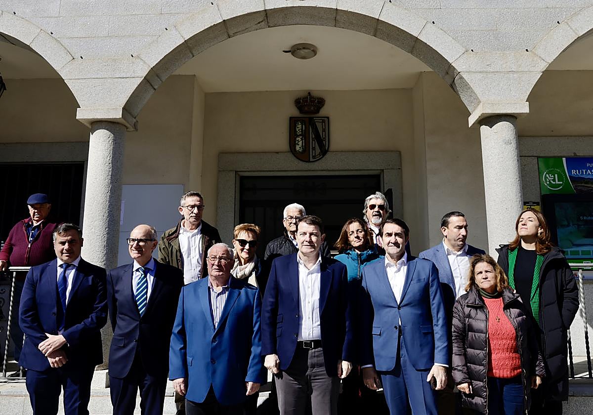 El presidente de la Junta de Castilla y León, Alfonso Fernández Mañueco, en el acto de inauguración de la nueva estación depuradora de Ledrada, en la provincia de Salamanca,