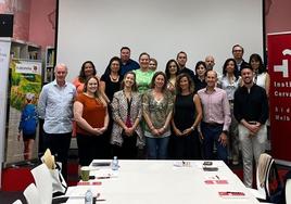 Foto de grupo de la primera sesión del encuentro.