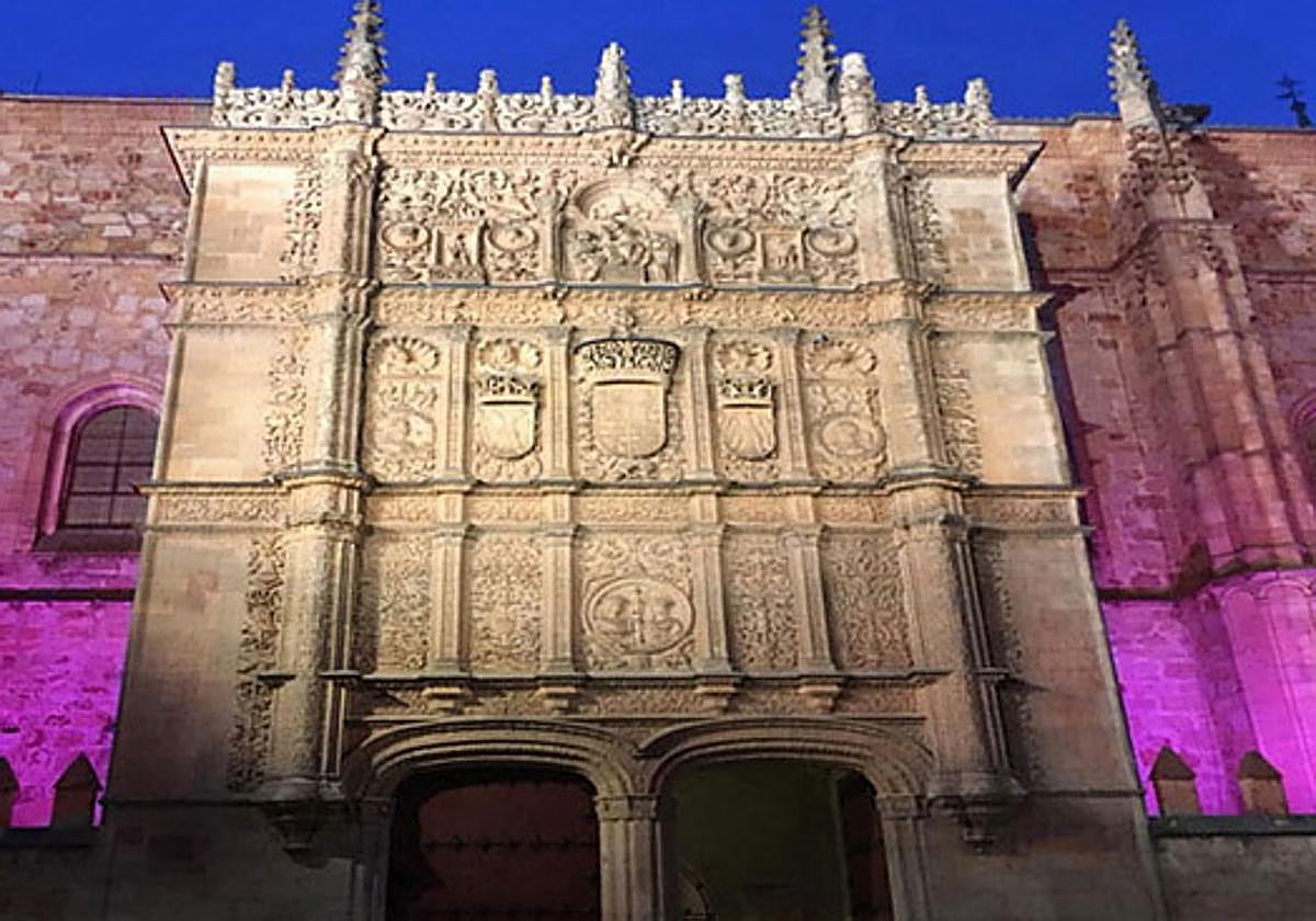 Iluminación de la Fachada Rica de la Universidad de Salamanca.
