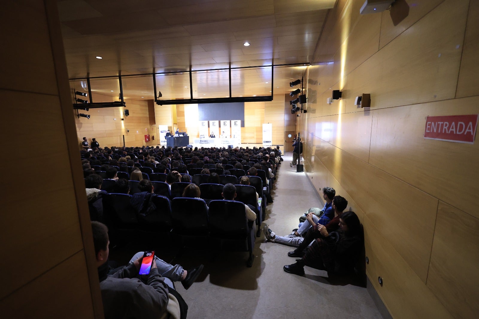 Salamanca recibe &#039;Cuerpos Especiales&#039; con una oleada de aplausos