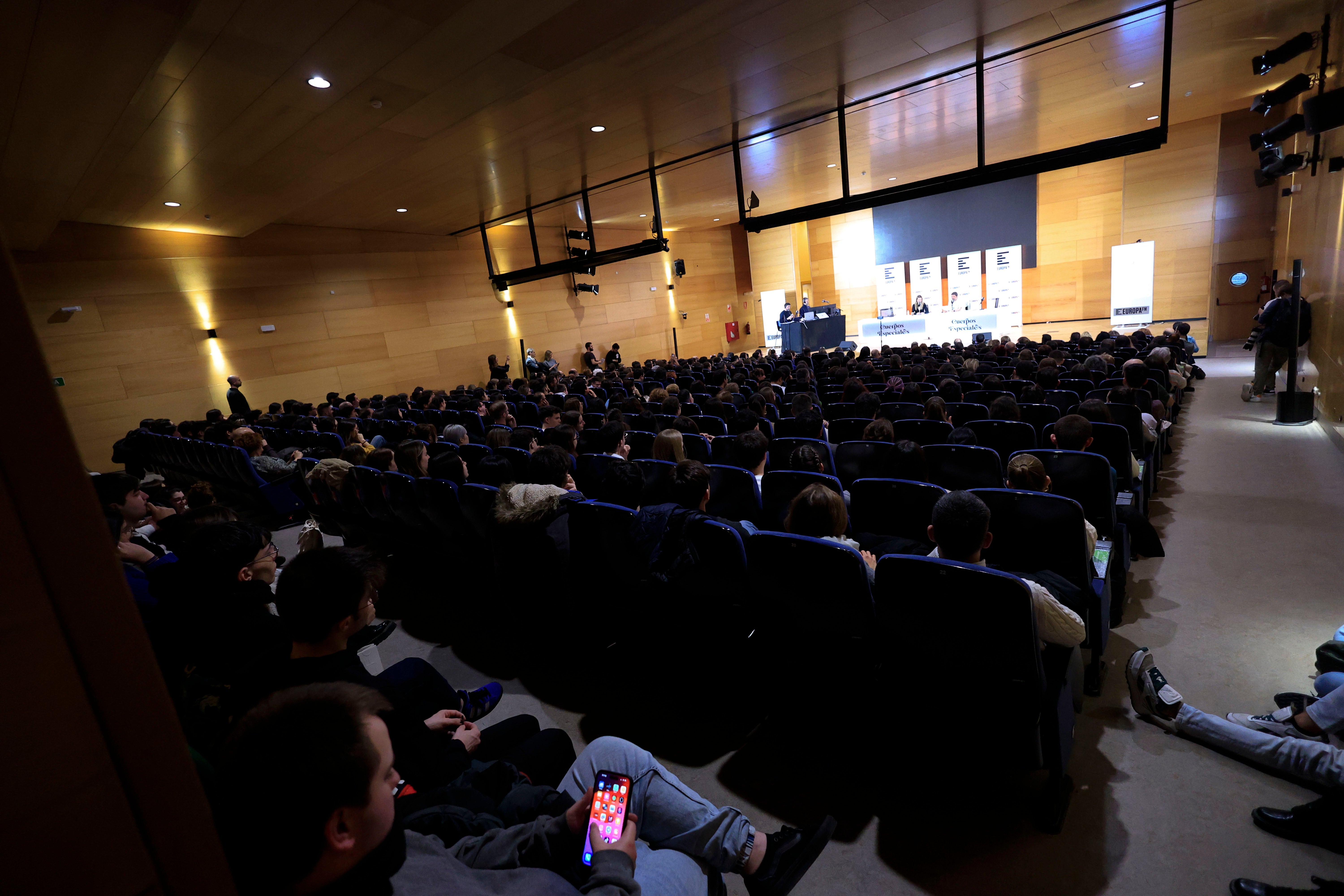 Salamanca recibe &#039;Cuerpos Especiales&#039; con una oleada de aplausos