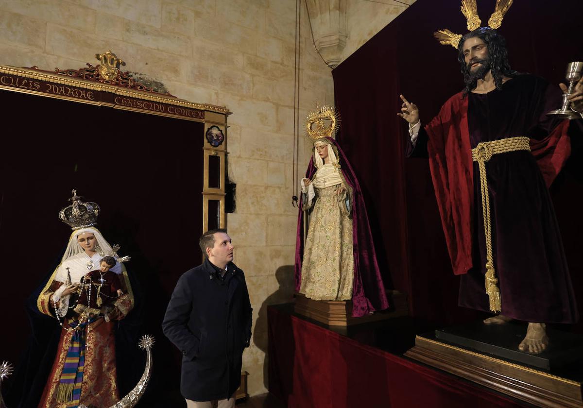 Javier Casas, en la capilla de la cofradía en el convento de San Esteban