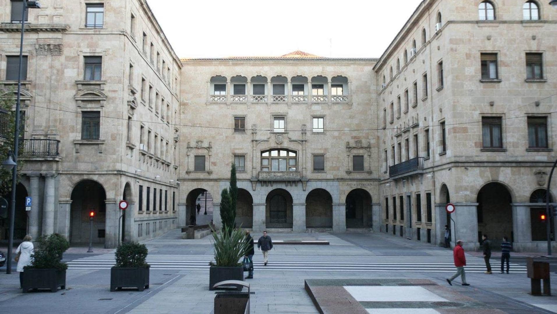 Triplete de multas por orinar en la calle en Salamanca: tres chicas en la  misma plaza | Salamancahoy