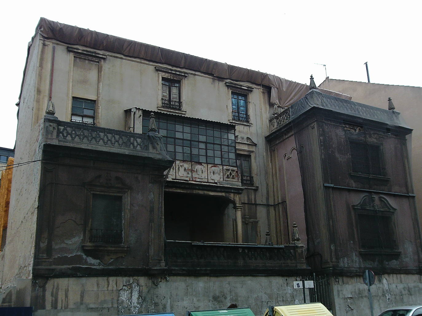 Así está el palacete de Salamanca en la lista roja tras años de abandono