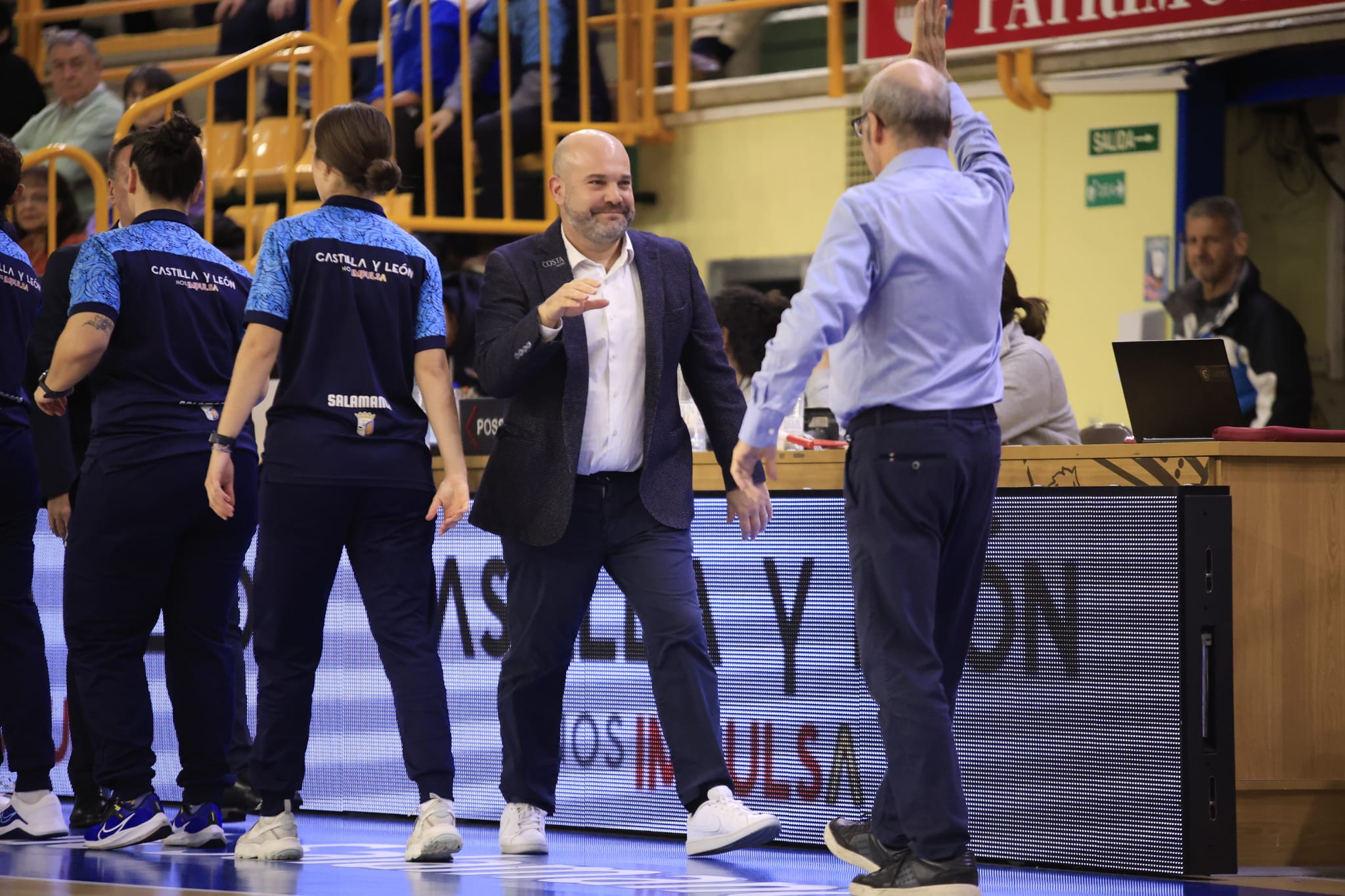 El partido entre el CB Avenida y el Barça CBS, en imágenes