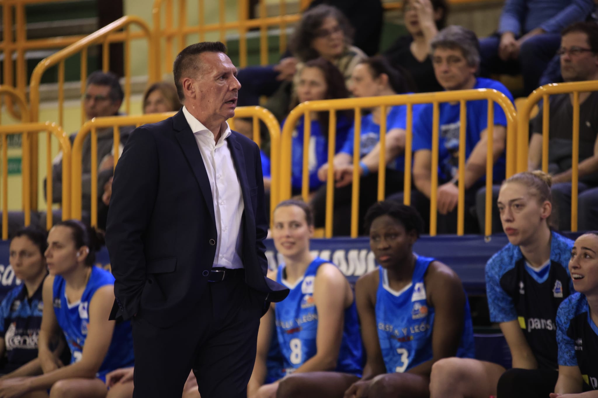 El partido entre el CB Avenida y el Barça CBS, en imágenes