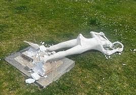 Figura de una tenista destrozada.