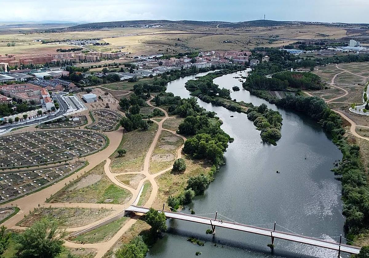 El Parque de la Maquinaria, junto al río Tormes.