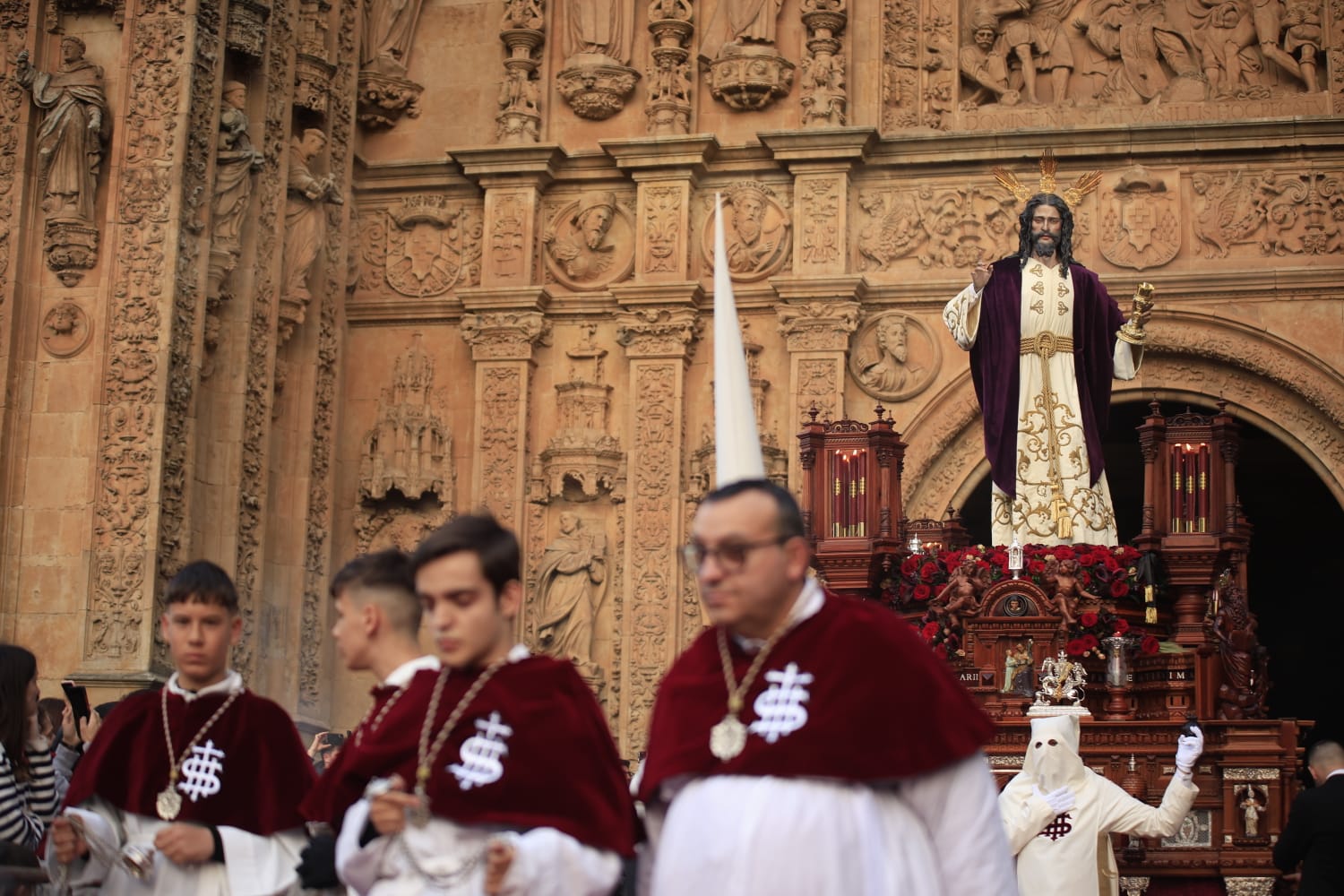 El recuerdo a Óscar Rodríguez envuelve de emotividad el recorrido de Jesús de la Redención