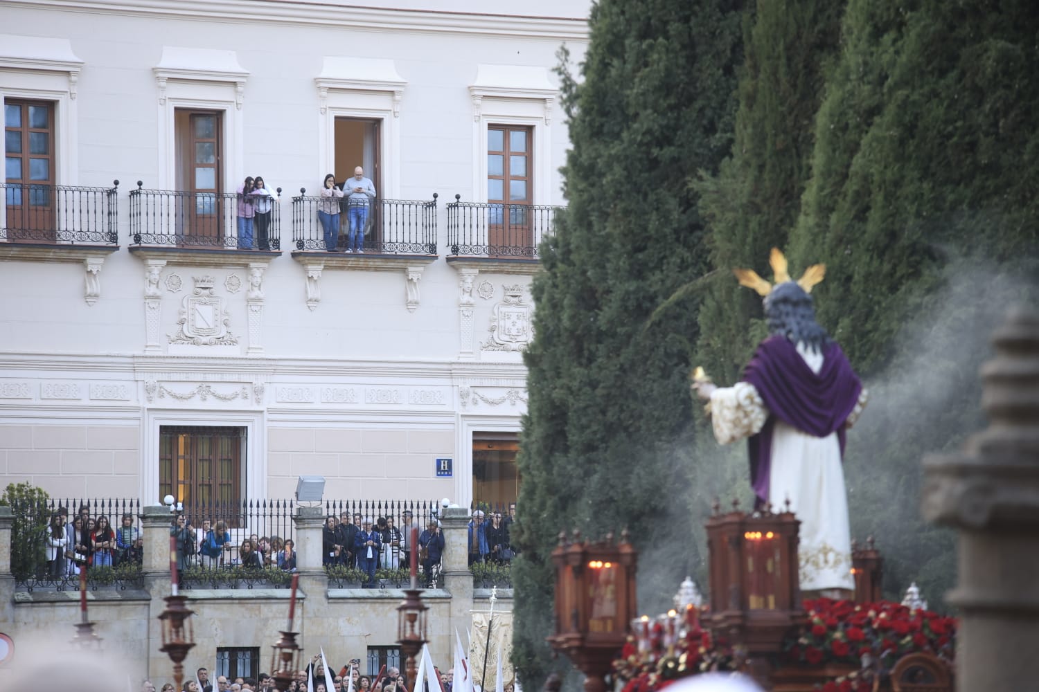 El recuerdo a Óscar Rodríguez envuelve de emotividad el recorrido de Jesús de la Redención