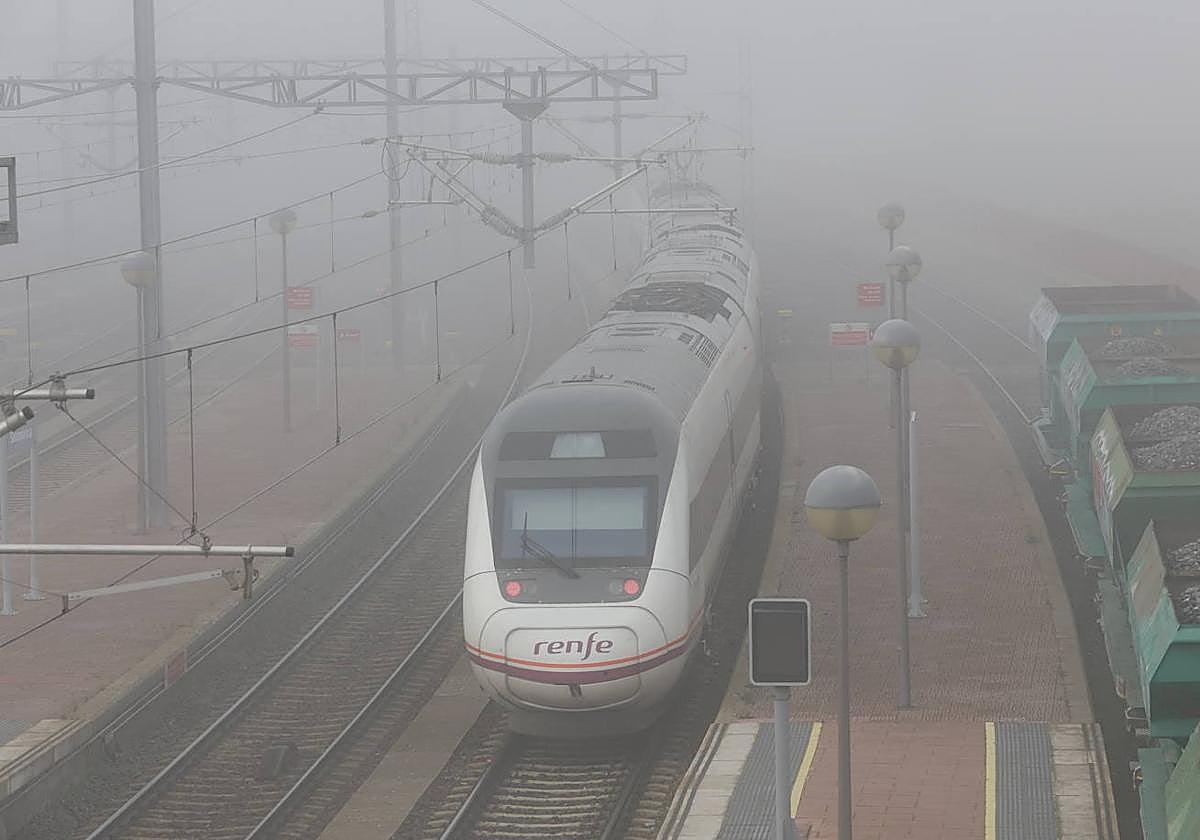 Tren circulando por la estación de Salamanca.