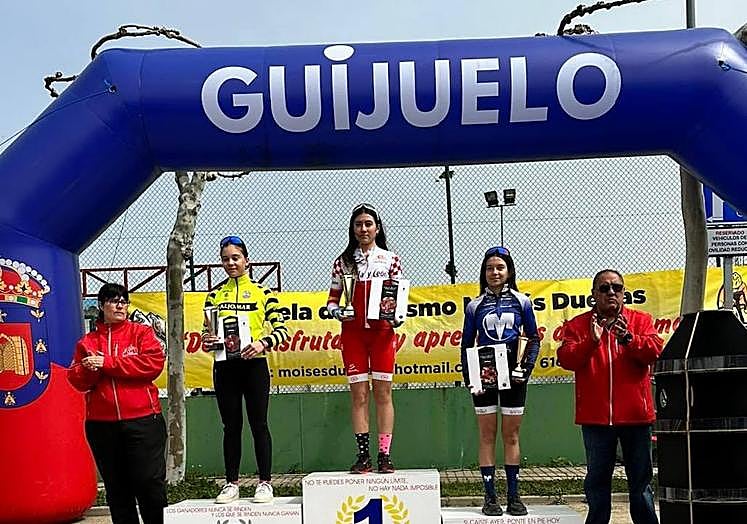 Aitana Serrano volvía a meterse en podio con una tercera plaza.