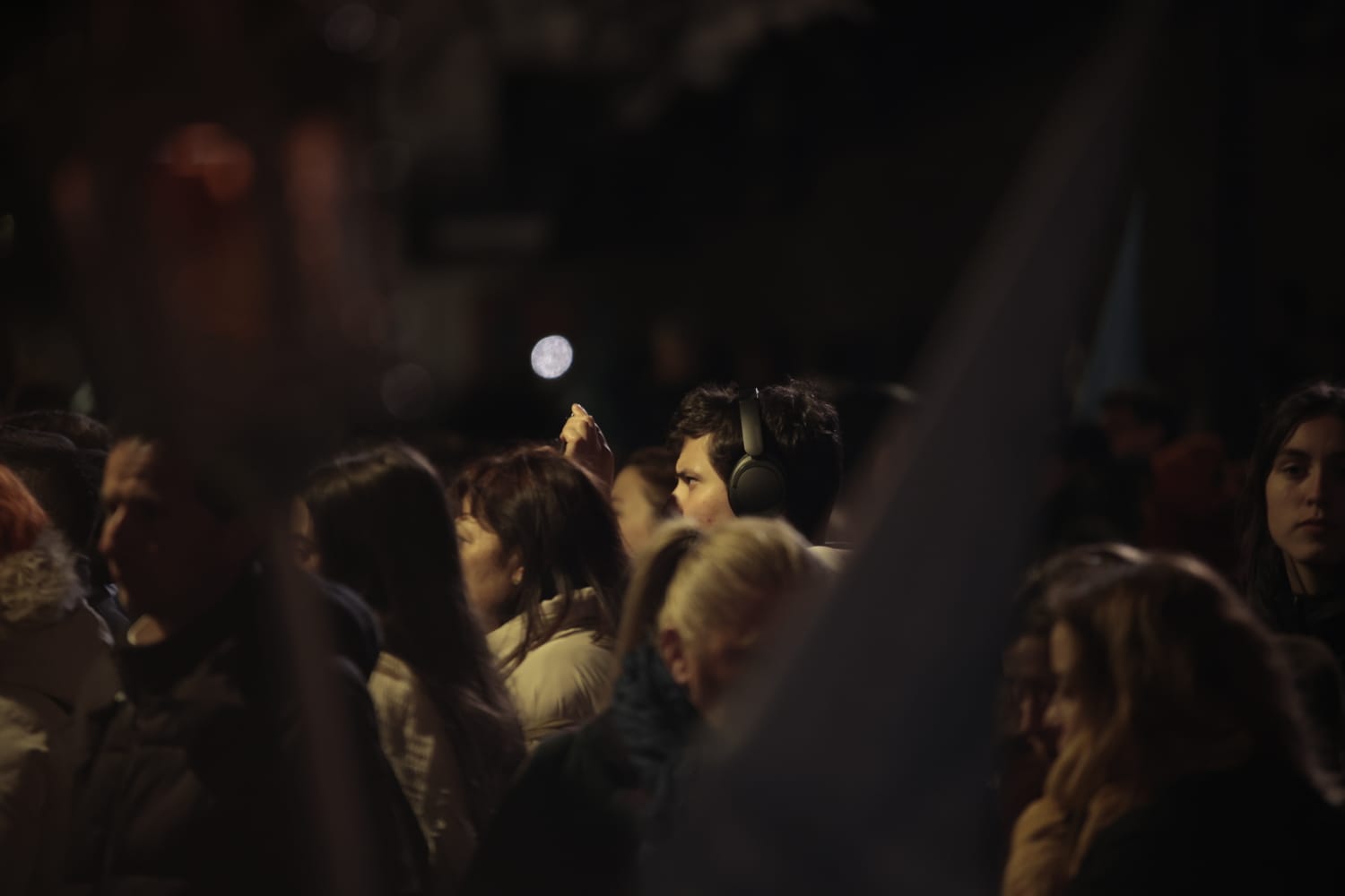 El silencio envuelve la procesión del Cristo de los Doctrinos y la Virgen de la Amargura