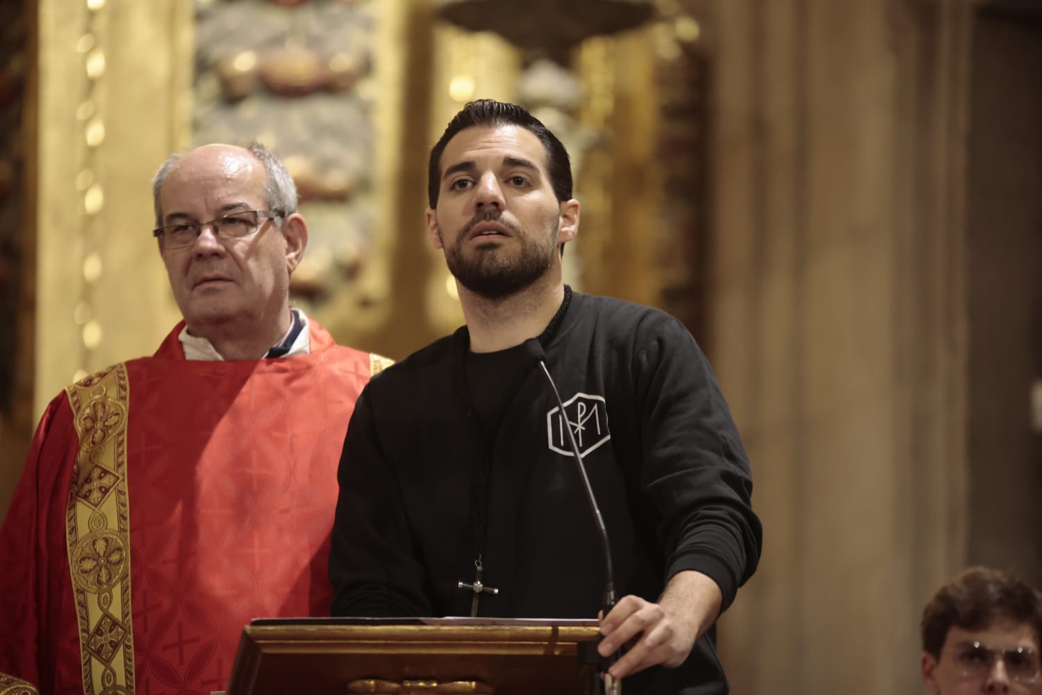 El Santísimo Cristo de la Luz procesiona dentro de la Clerecía tras la cancelación