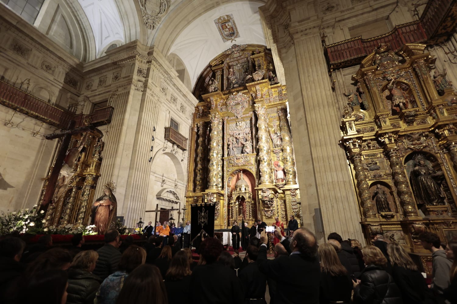 El Santísimo Cristo de la Luz procesiona dentro de la Clerecía tras la cancelación