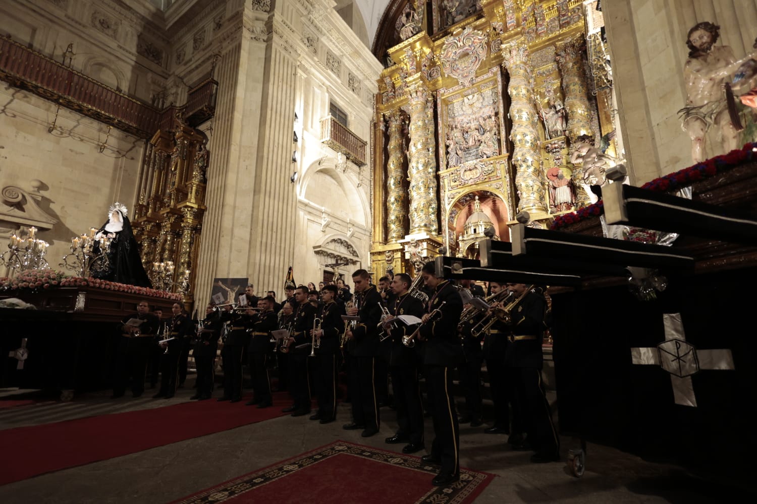 La Hermandad de Jesús Flagelado celebra un Vía Crucis en el interior de la Clerecía