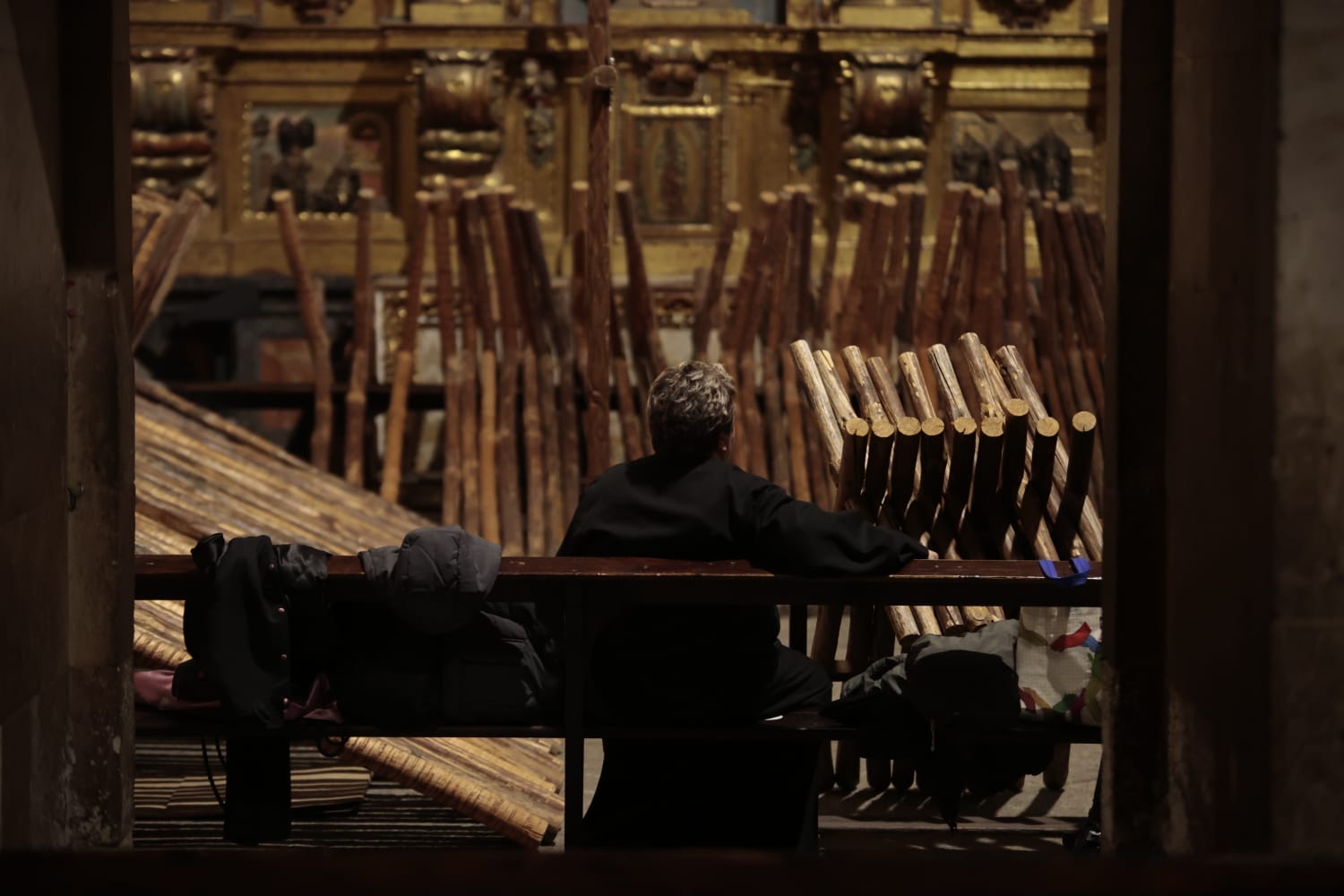 La Hermandad de Jesús Flagelado celebra un Vía Crucis en el interior de la Clerecía