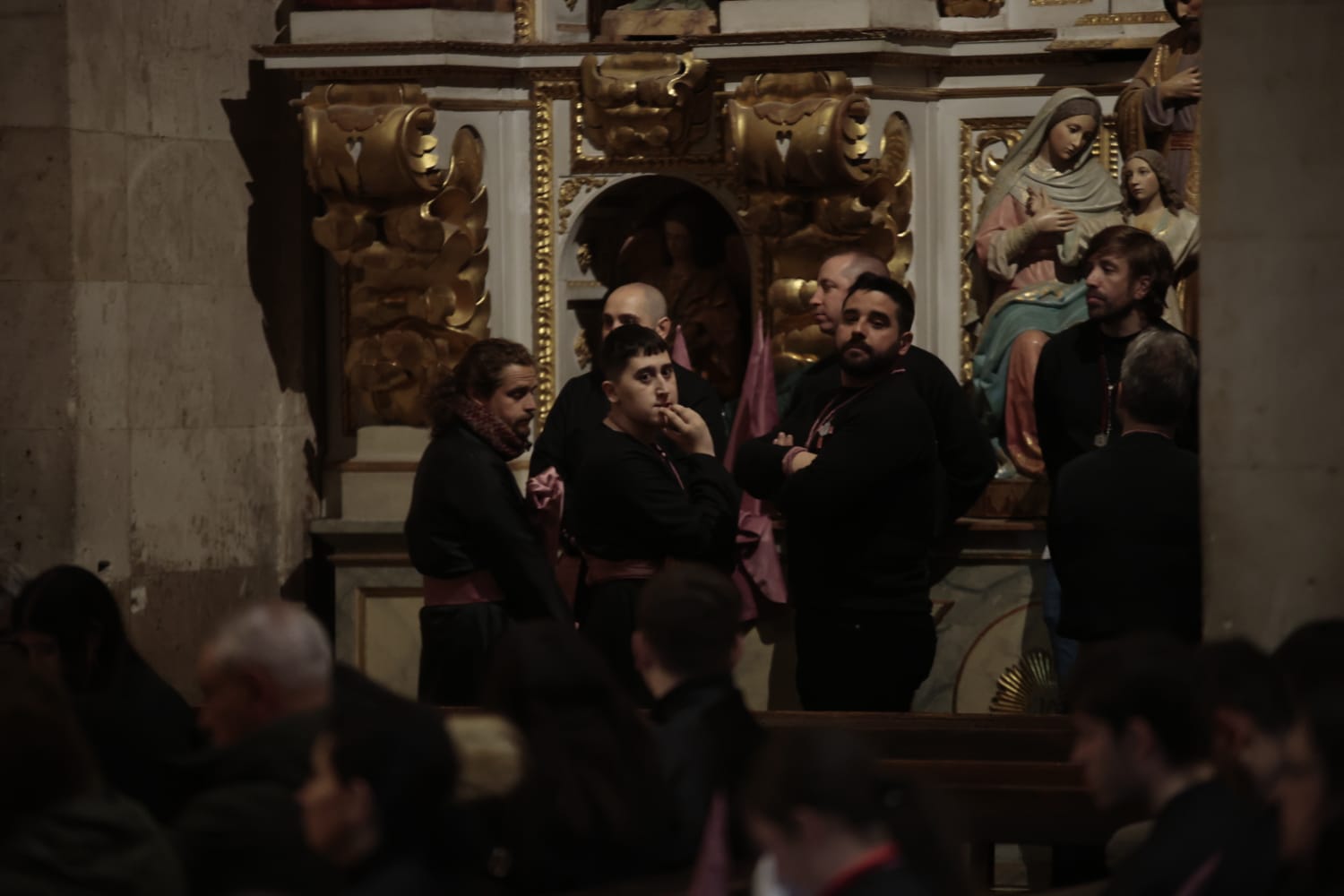 La Hermandad de Jesús Flagelado celebra un Vía Crucis en el interior de la Clerecía