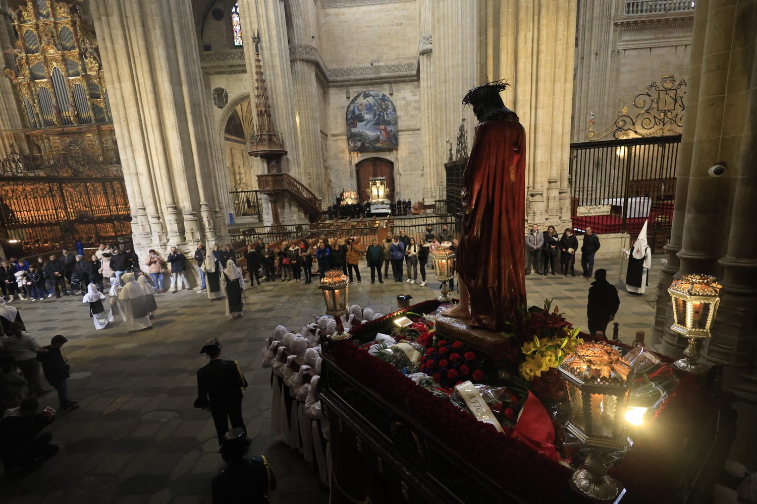 Jesús del Vía Crucis tampoco logra salir de la Catedral