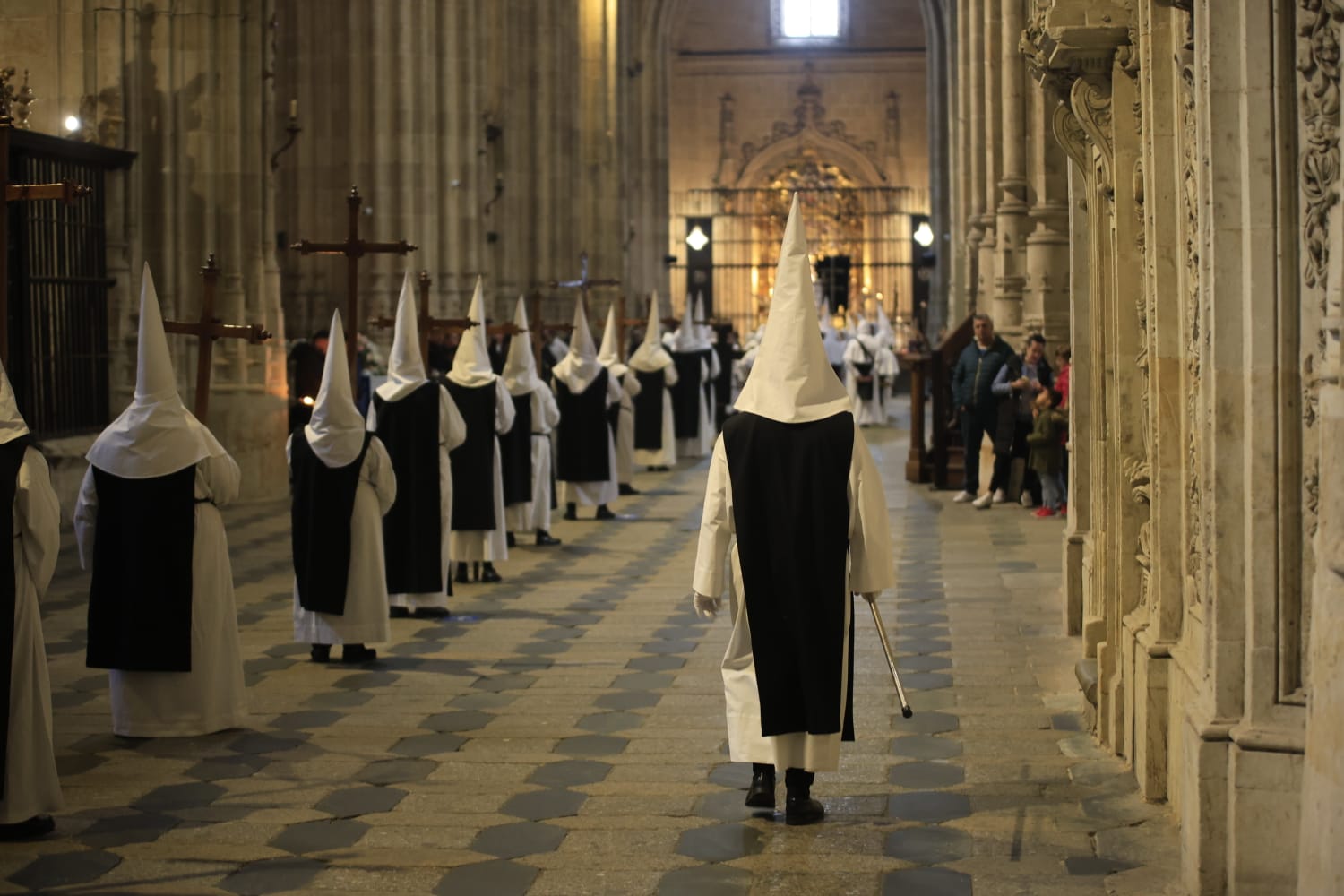 Jesús del Vía Crucis tampoco logra salir de la Catedral