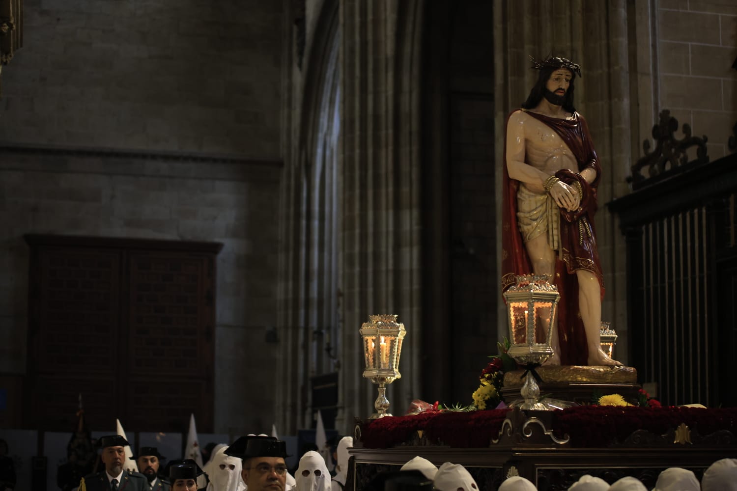 Jesús del Vía Crucis tampoco logra salir de la Catedral