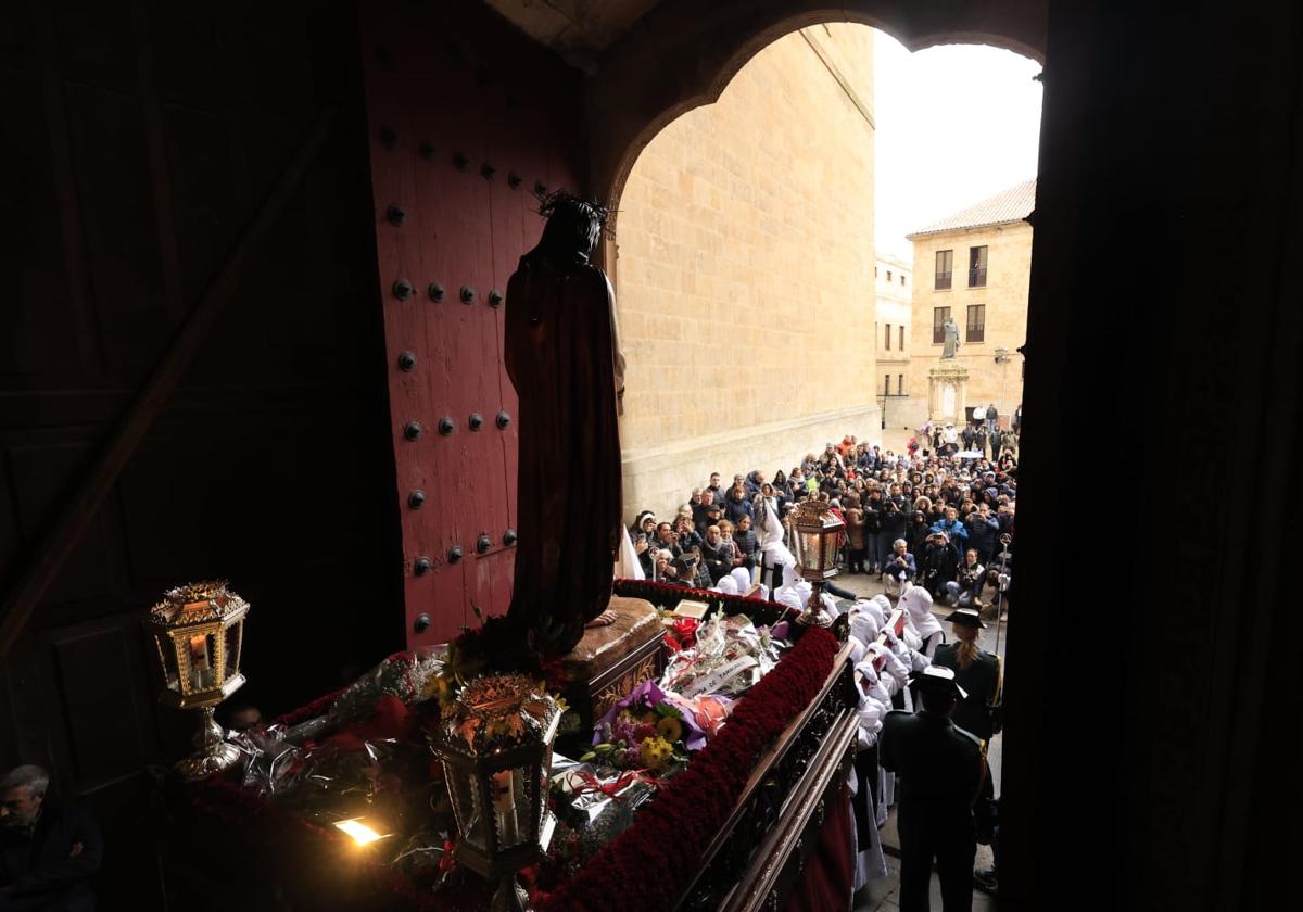 Jesús del Vía Crucis tampoco logra salir de la Catedral