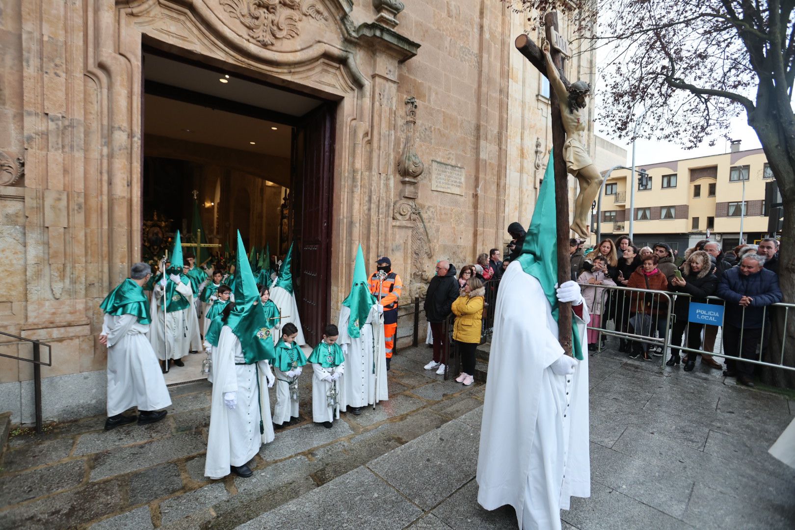 El mal tiempo no dificulta la salida de La Oración de Jesús