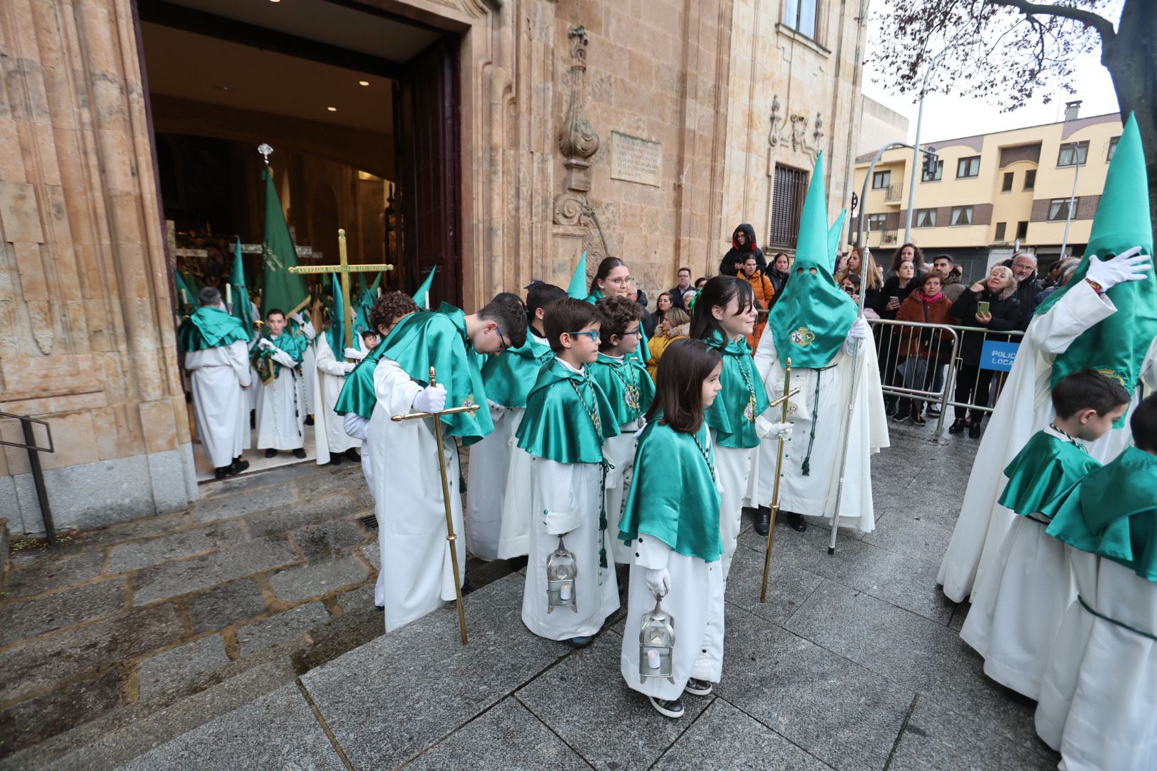 El mal tiempo no dificulta la salida de La Oración de Jesús