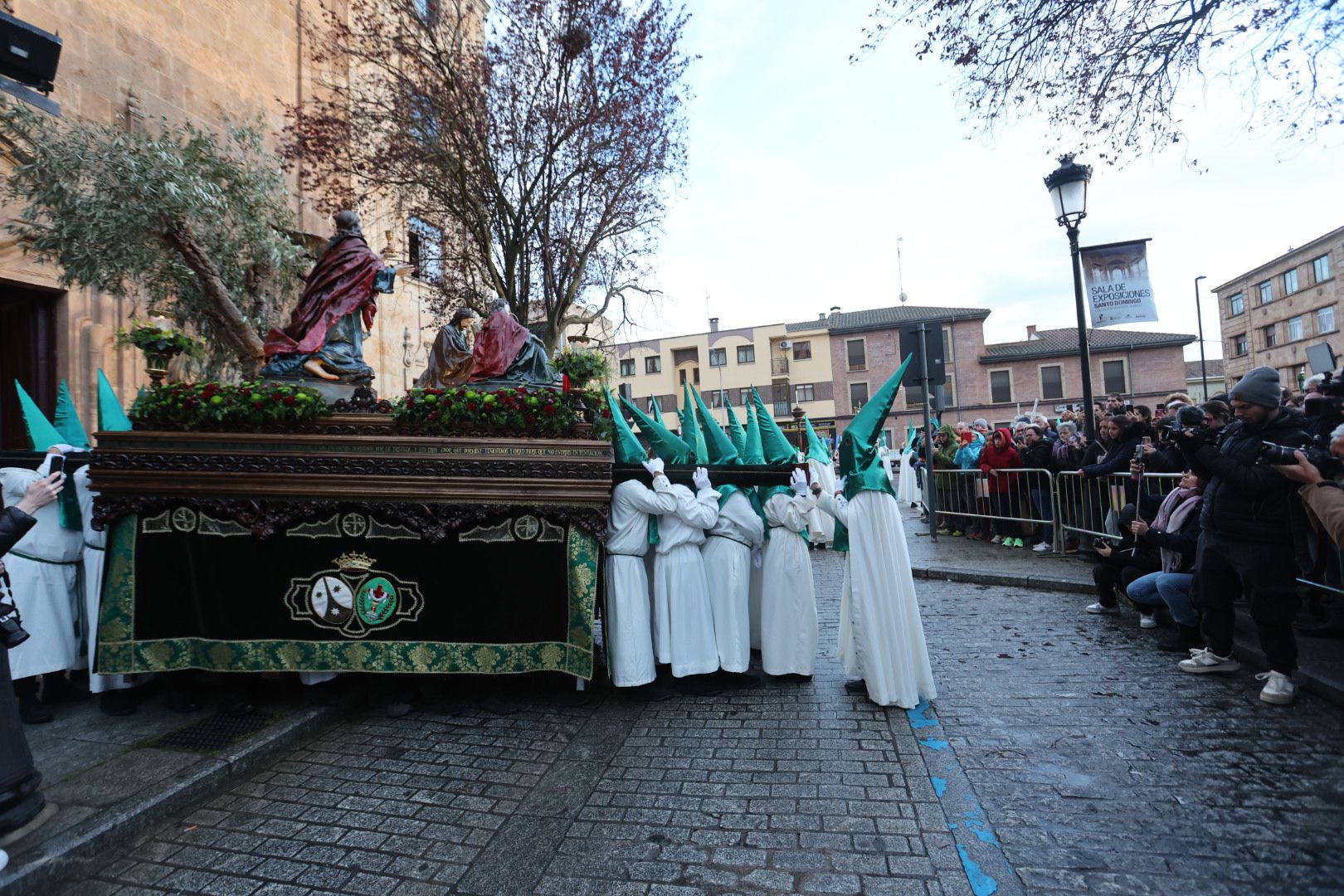 El mal tiempo no dificulta la salida de La Oración de Jesús