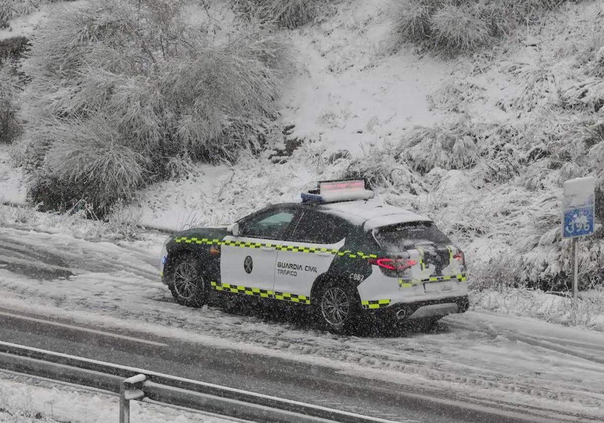 Un coche de la Guardia Civil en una imagen de archivo.