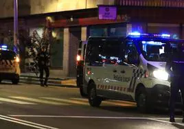 Intervención policial nocturna en Salamanca en una imagen de archivo.