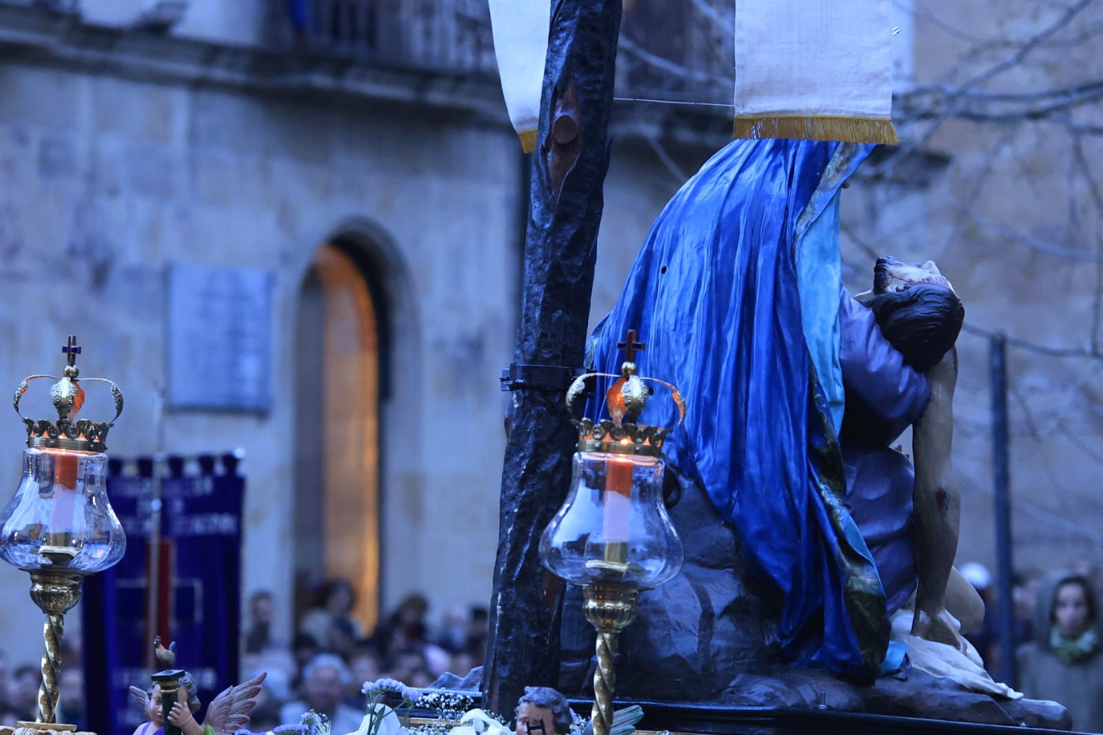 El Rescatado desafía a la lluvia en Salamanca