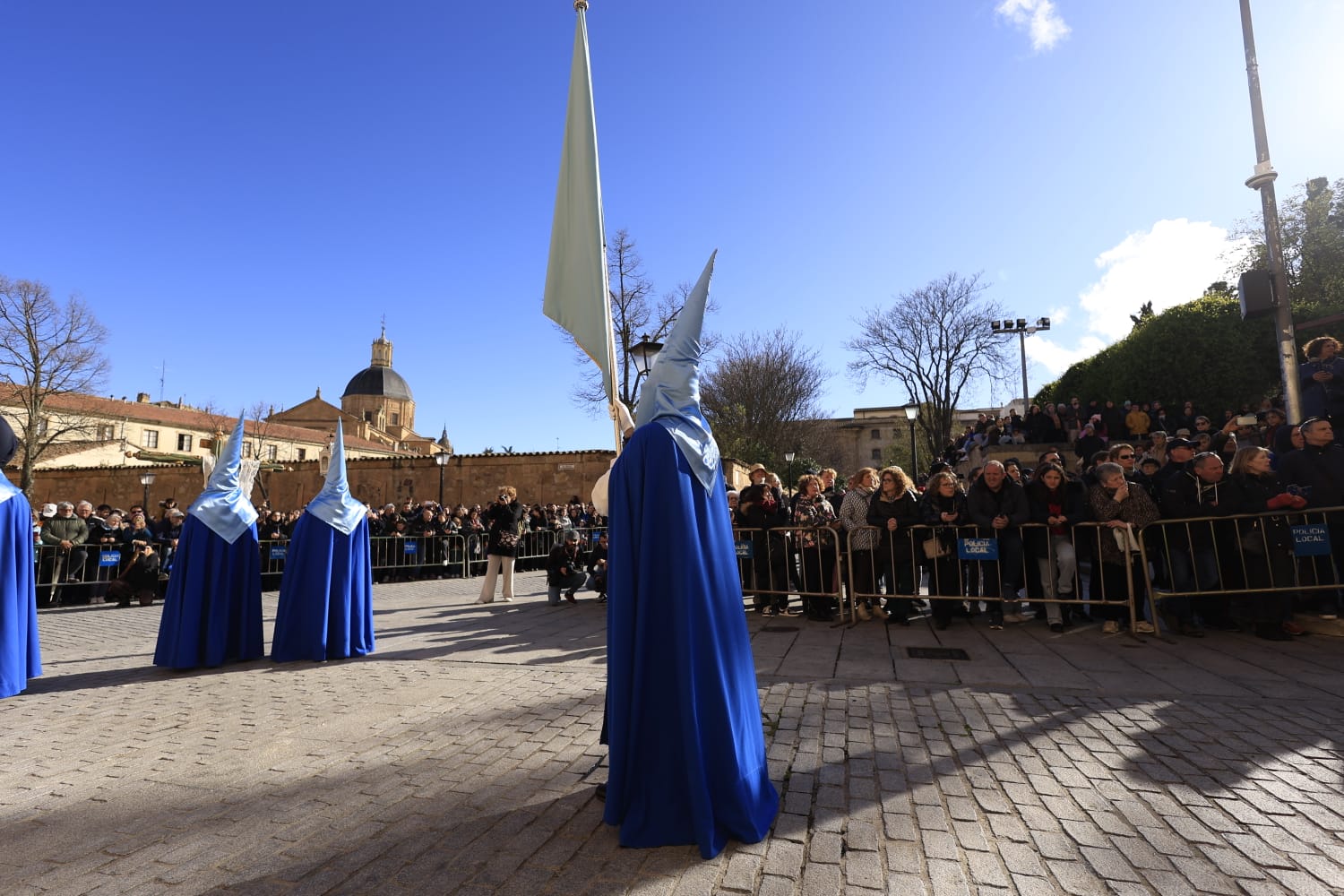 El cielo permite a la Vera Cruz salir en Salamanca