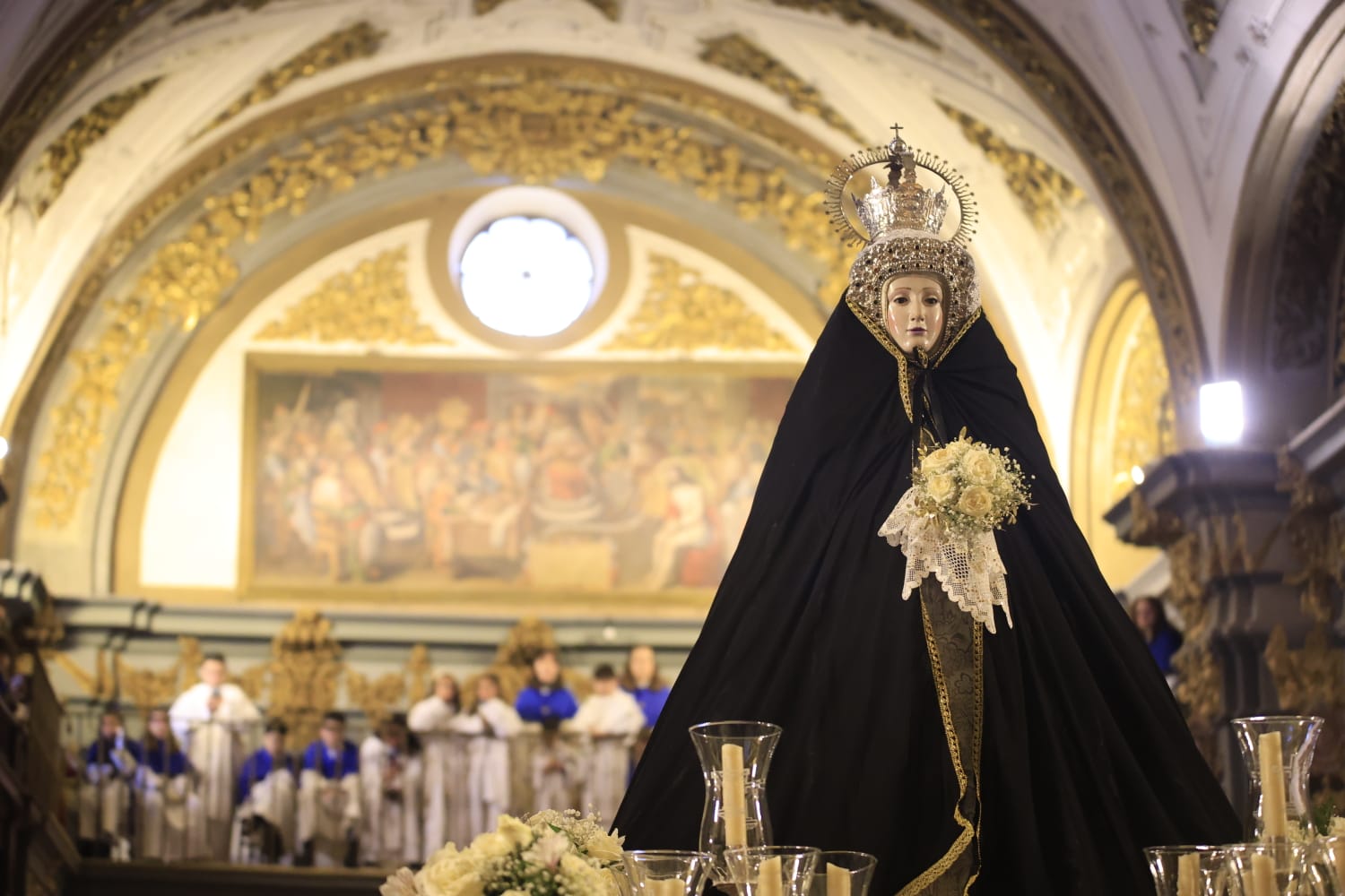 Encuentro privado entre Jesús Resucitado y la Virgen de la Alegría por la lluvia