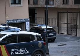 Roban 1.000 euros a una anciana tras abordarla en el portal cuando volvía del banco