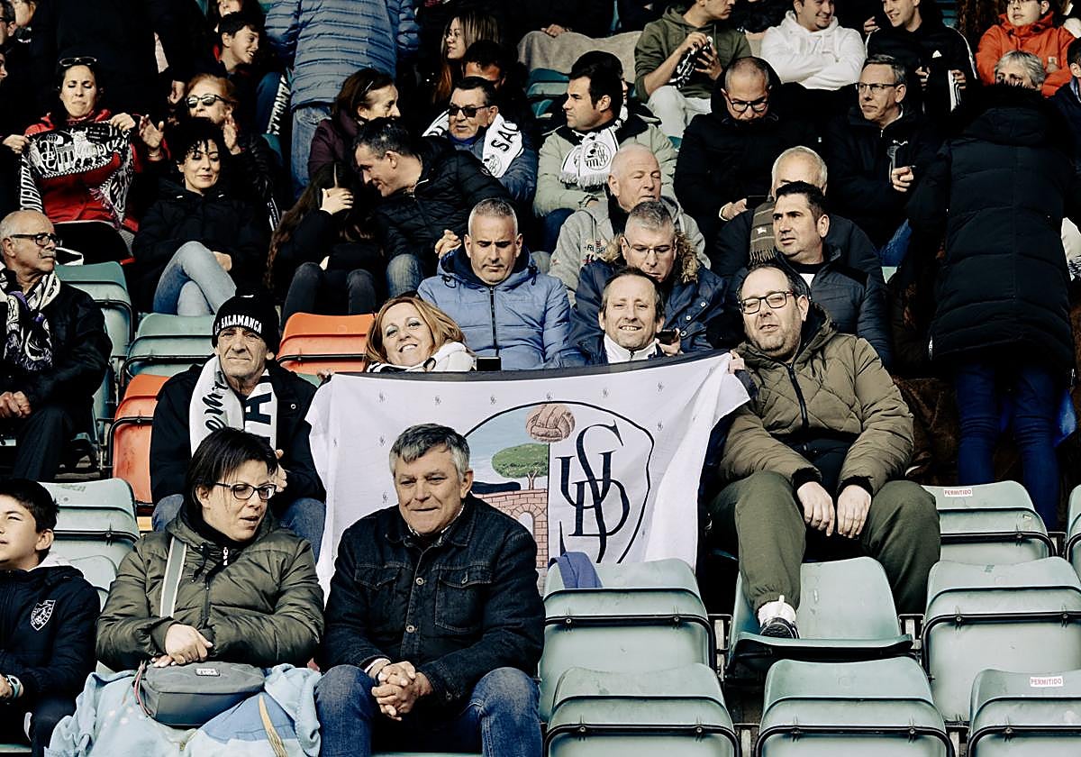 Seguidores del Salamanca UDS en un reciente partido en el Helmántico.