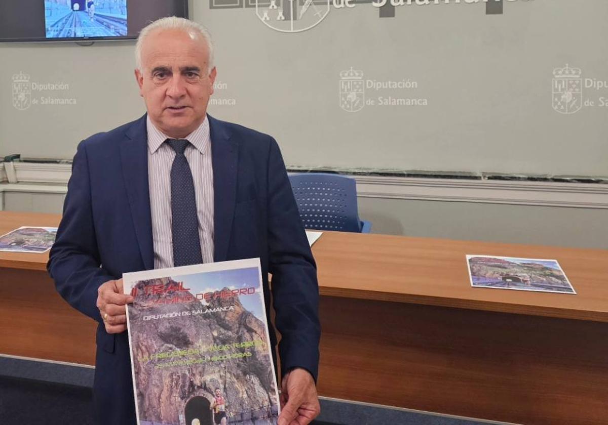 El diputado de Deportes, en la presentación de la carrera.