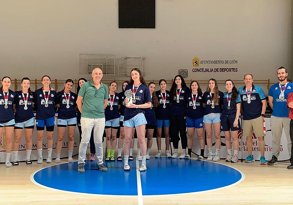 Entrega del subcampeonato regional a Avenida.