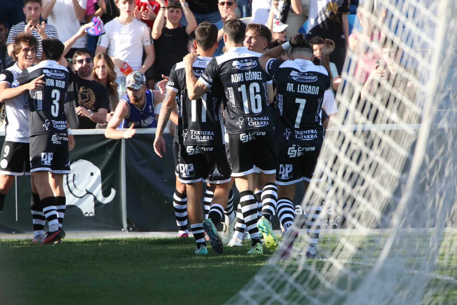 El partido entre Unionistas y el Barça B, en imágenes